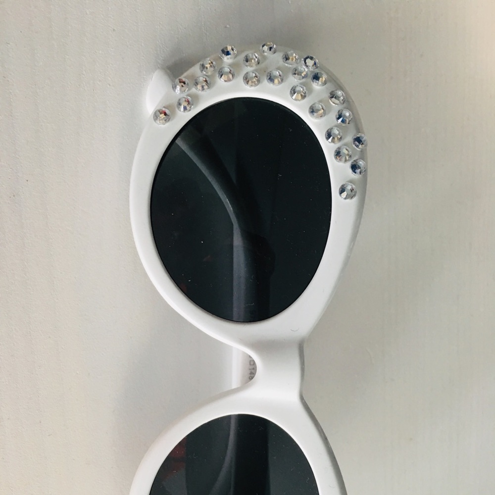 White Retro sunglasses 😎 - Picture 2 of 4